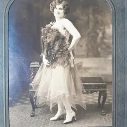Fotografie femeie romanca stabilita in America, perioada interbelica