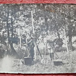 Fotografie, 2 prieteni facand fotografii,in parc in Bucuresti, 1918