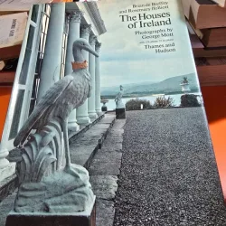 The Houses of Ireland: Domestic Architecture from the Medieval Castle to the Edwardian Villa - Brian de Breffny, Rosemary Ffolliott