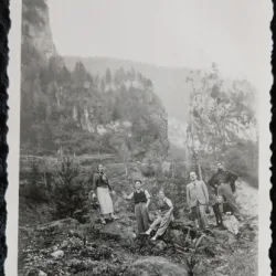 Fotografie, Romania, grup de barbati si femei la munte, anii 40-50