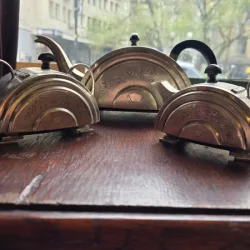 Set din argint (sterling silver) - ceainic, zaharniță și latieră, model elegant gravat
