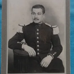 Fotografie tip CDV, Subofiter francez in uniforma de ceremonie,sfarsit de secol XIX