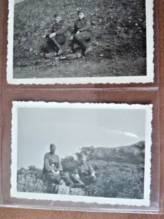 Set de 2 fotografii, militari la odihna, anii 50