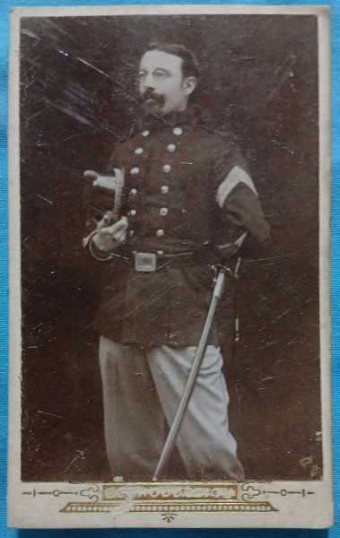 Fotografie tip CDV, Subofiter francez in uniforma de ceremonie,sfarsit de secol XIX