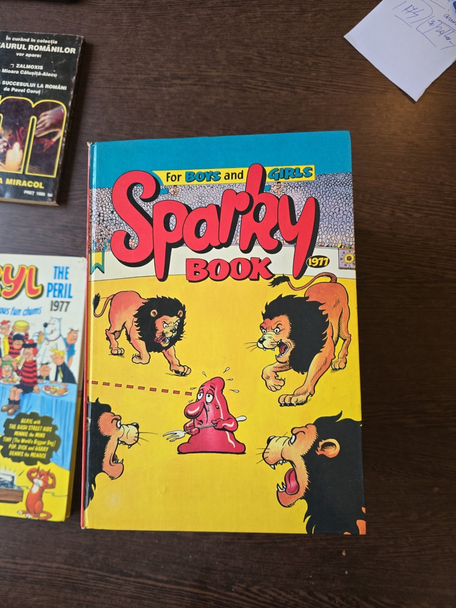 Sparky Book - carte benzi desenate in engleza