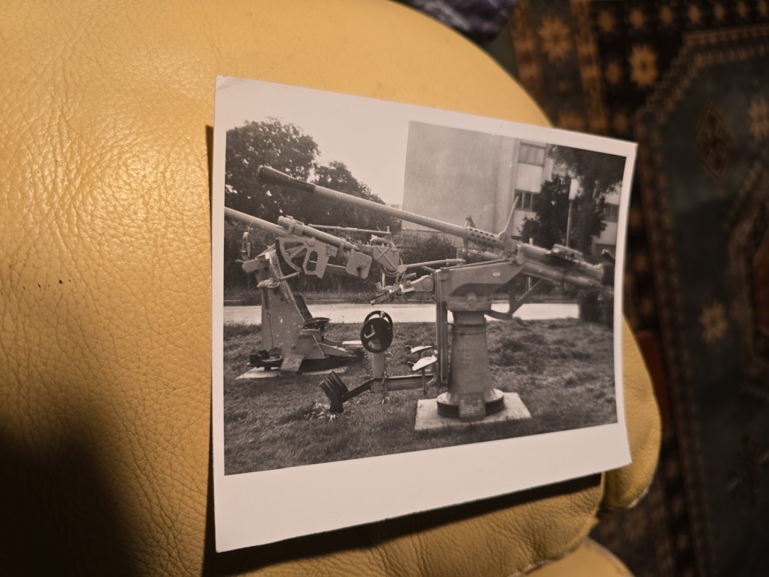 Fotografie, tunuri antiaeriene navale, vedere laterala