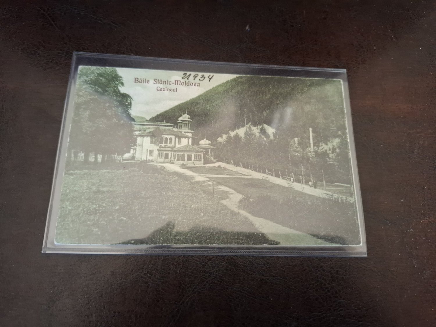 Carte postala Baile Slanic Moldova , Cazinoul , alb negru - Necirculata
