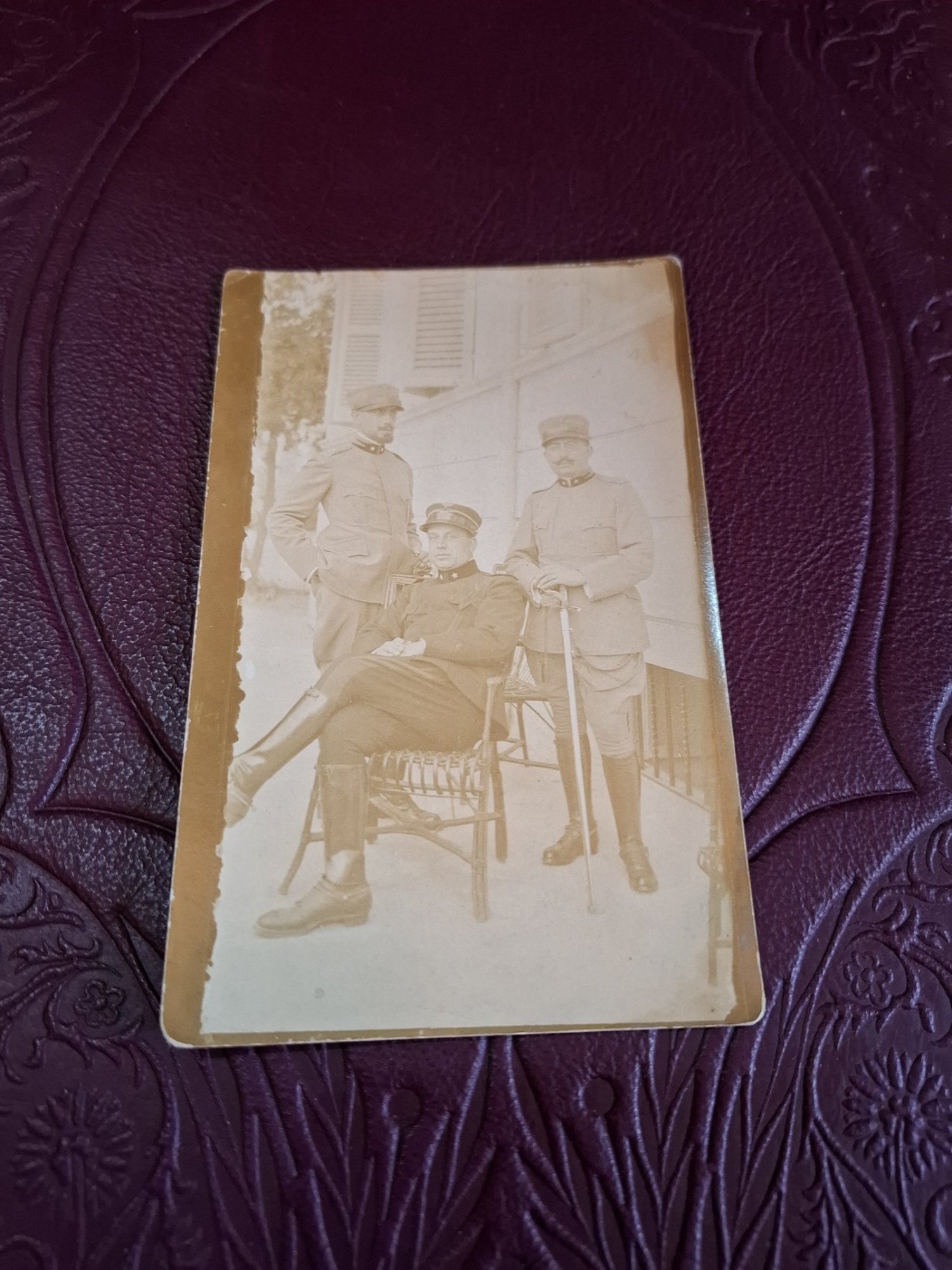 fotografie tip carte postala, grup de militar, alb negru - necirculata