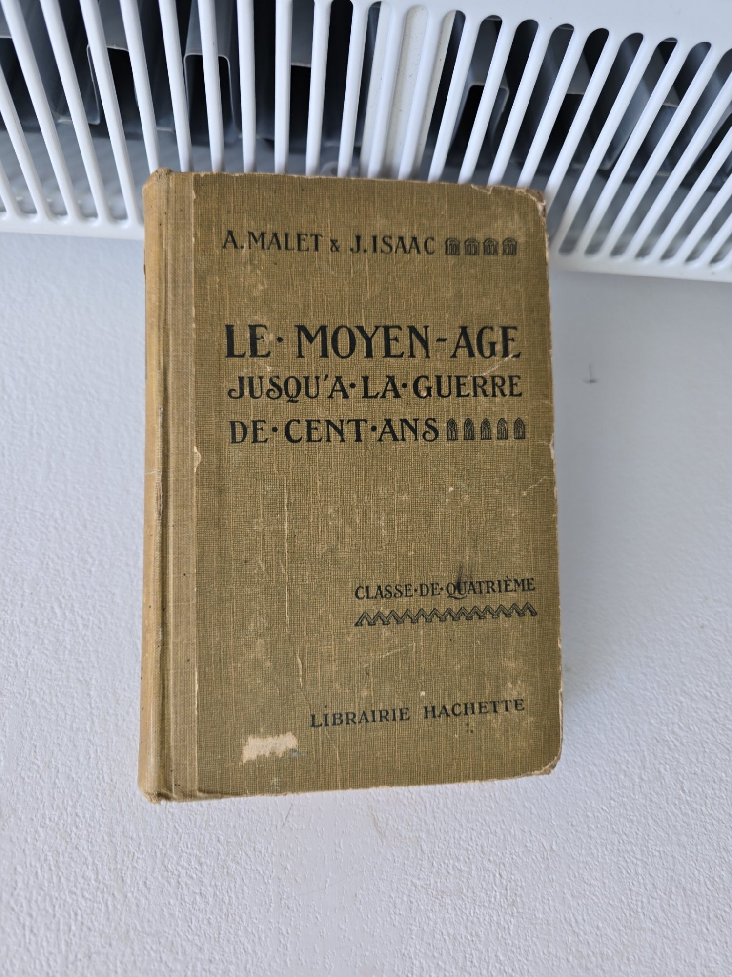 Le Moyen-Age jusqà la guerre de cent ans - A. Malet & J. Isaac