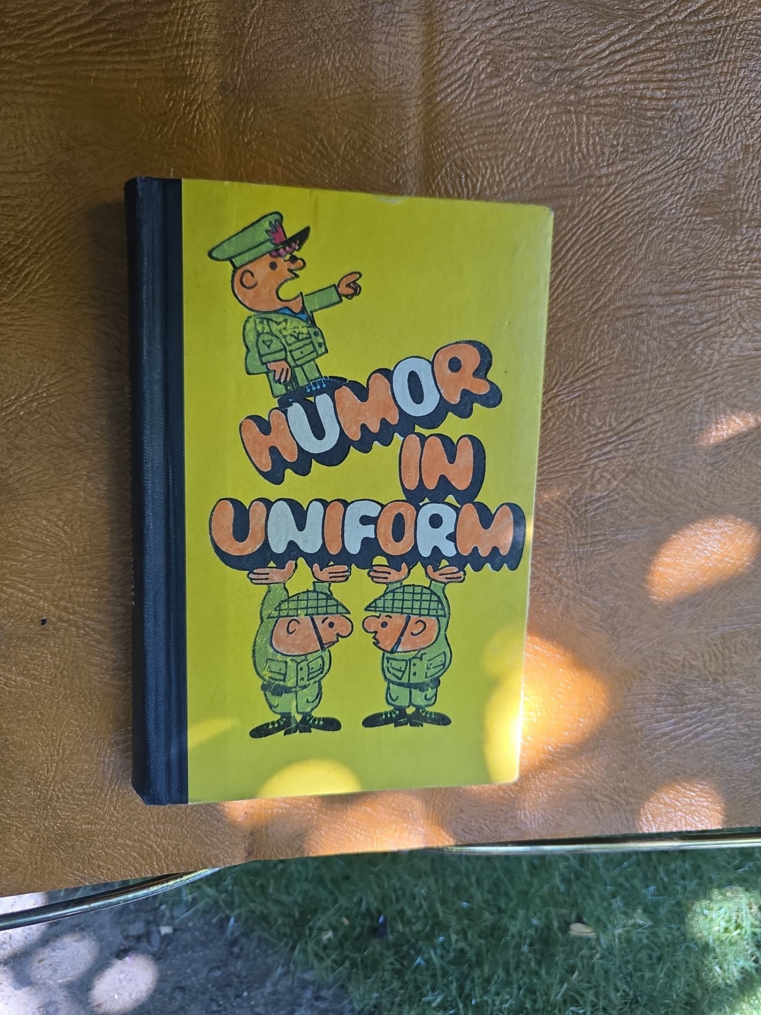Humor în uniform - Necunoscut