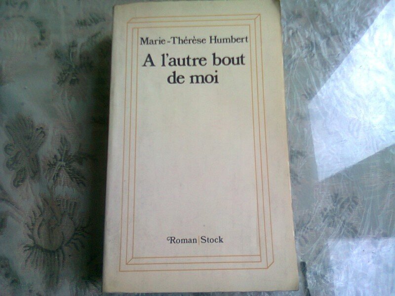A L'AUTRE BOUT DE MOI - MARIE THERESE HUMBERT  (CARTE IN LIMBA FRANCEZA)