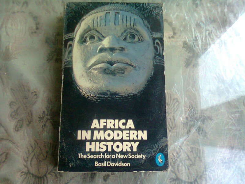 AFRICA IN MODERN HISTORY - BASIL DAVIDSON  (CARTE IN LIMBA FRANCEZA)