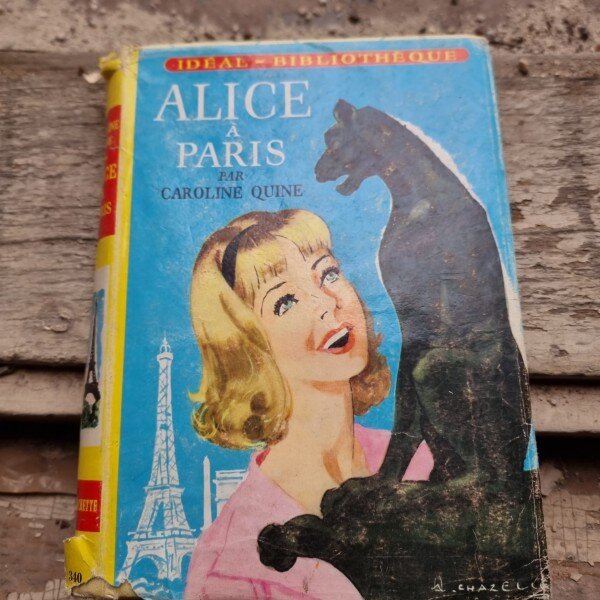 ALICE A PARIS - CAROLINE QUINE  (CARTE IN LIMBA FRANCEZA)