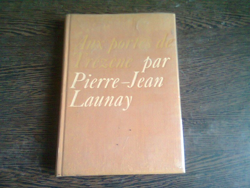 AUX PORTES DE TREZENE - PIERRE JEAN LAUNAY  (CARTE IN LIMBA FRANCEZA)