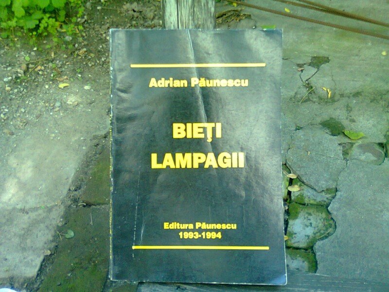 BIETI LAMPAGII - ADRIAN PAUNESCU