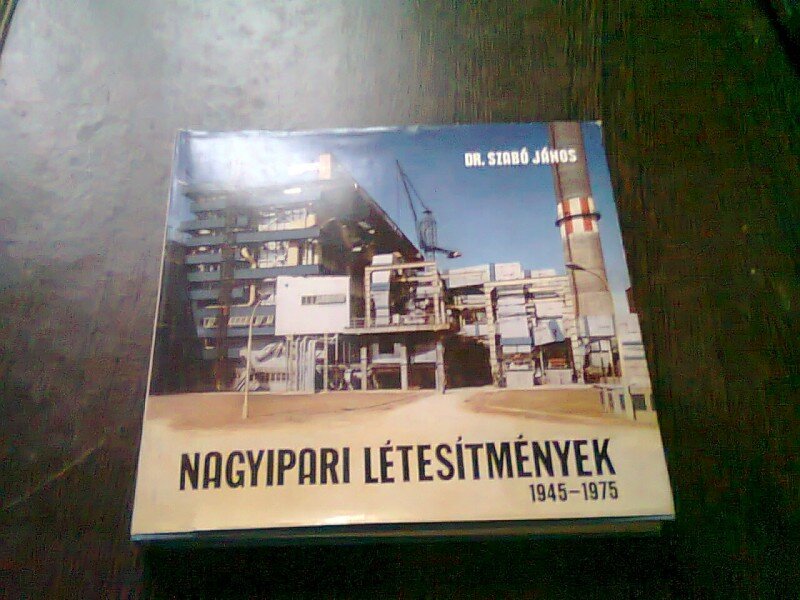 CARTE IN LIMBA MAGHIARA, DESPRE MARILE INSTALATII INDUSTRIALE 1945-1975 - SZABO JQANOS  (NAGYIPARI LETESITMENYEK)