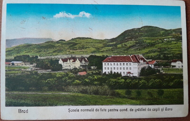 Carte postala, Brad Scoala Normala de fete pentru cond. de gradini de copii si Gara,1937