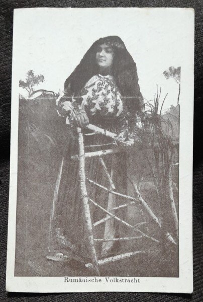 Carte postala, romanca in costum popular, 1917