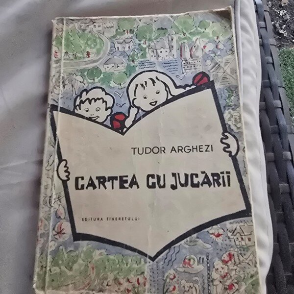 CARTEA CU JUCARII - TUDOR ARGHEZI