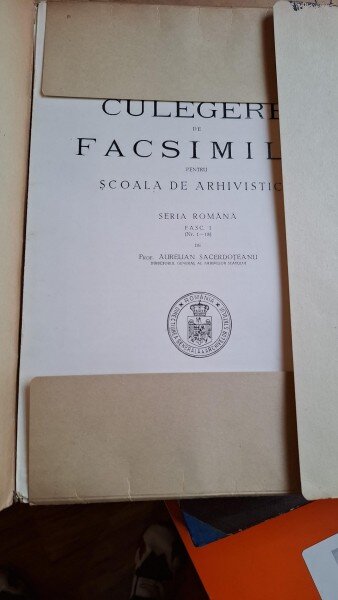 Culegere de facsimile pentru Şcoala de arhivistică - Prof. Aurelian Sacroţeanu