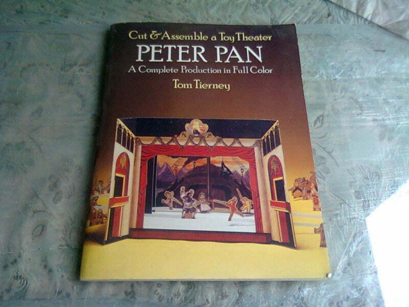 CUT AND ASSEMBLE A TOY THEATRE, PETER PAN - TOM TIERNEY  (TAIE SI ASAMBLEAZA SCENE DIN TEATRUL PETER PAN)