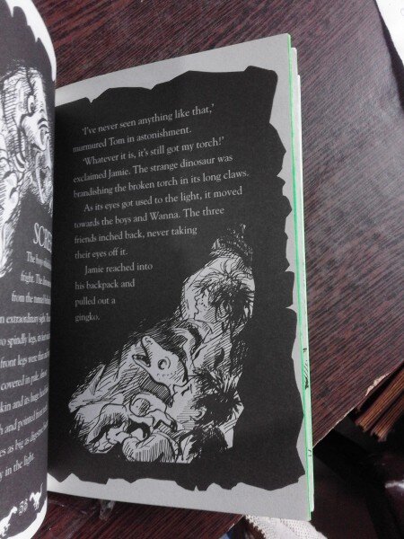 DINOSAUR COVE, ESCAPE FROM THE FIERCE PREDATOR - REX STONE  (CARTE PENTRU COPII, IN LIMBA ENGLEZA)