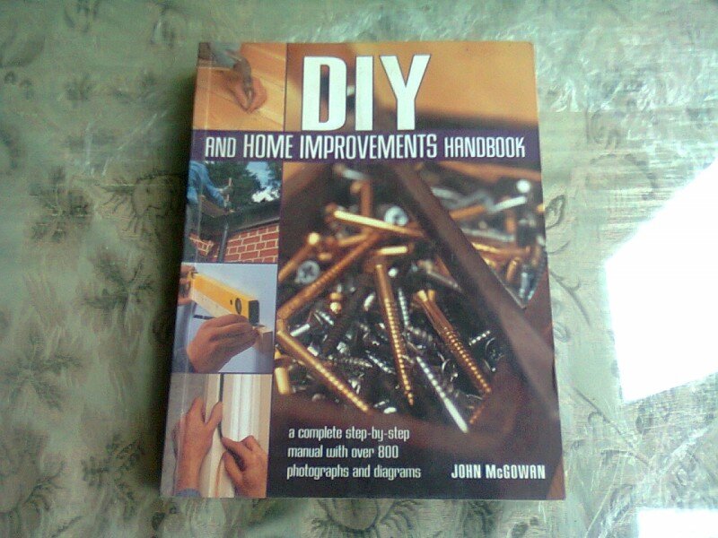DIY AND HOME IMPROVEMENTS HANDBOOK - JOHN MCGHOWAN  (CARTE IN LIMBA ENGLEZA)