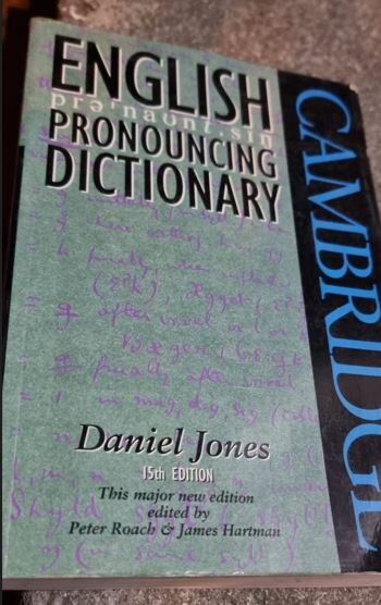 ENGLISH PRONOUNCING  DICTIONARY - DANIEL JONES