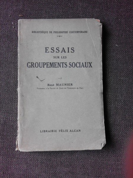 ESSAIS SUR LES GROUPEMENTS SOCIAUX - RENE MAUNIER  (CARTE IN LIMBA FRANCEZA)
