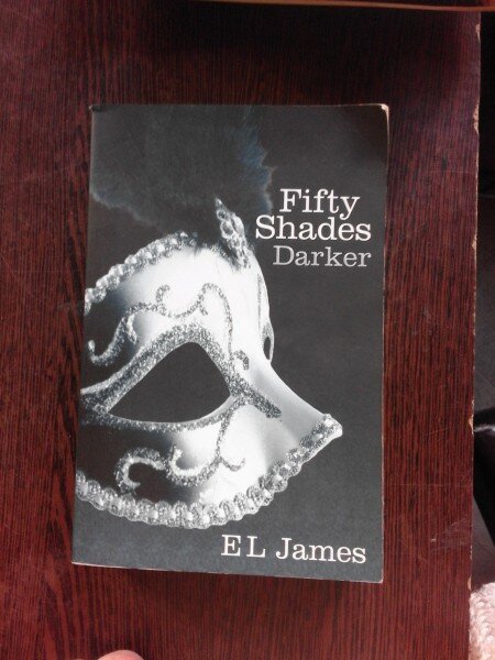 FIFTY SHADES DARKER - EL JAMES  (CARTE IN LIMBA ENGLEZA)