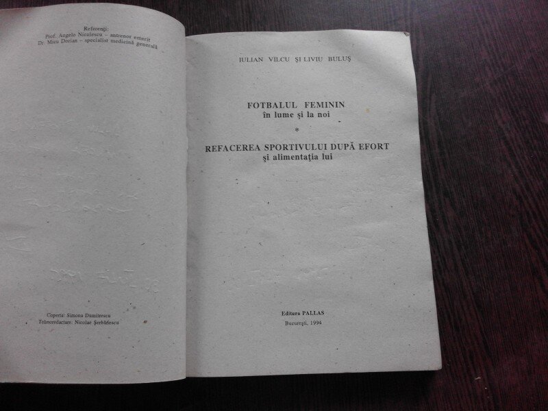 FOTBALUL FEMININ IN LUME SI LA NOI, REFACEREA SPORTIVULUI DUPA EFORT SI ALIMENTATIA LUI - IULIAN VILCU, LIVIU BULUS  (CU DEDICATIE PENTRU MIRCEA RADULESCU)