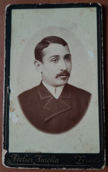 Fotograf tip CDV, barbat cu mustata, perioada interbelica