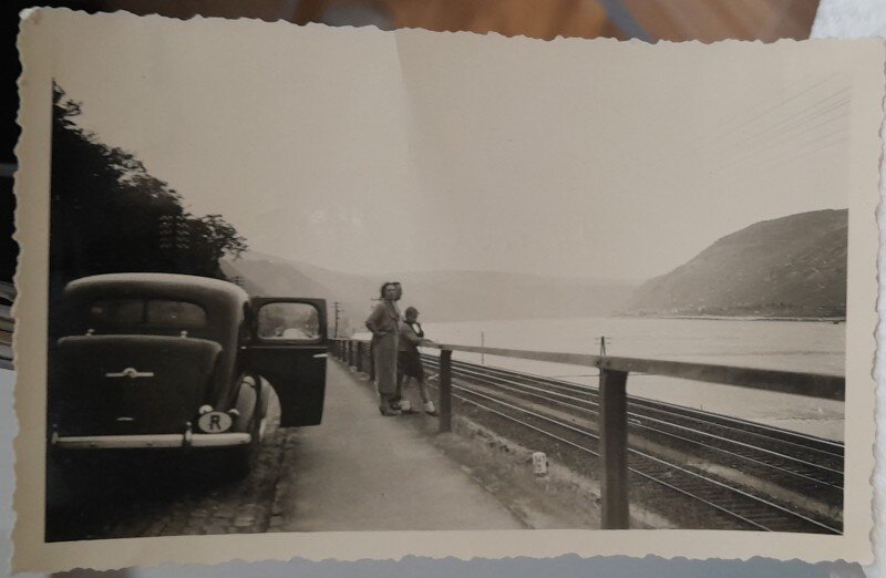 Fotografie, cu masina de-a lungul Rinului, 1937