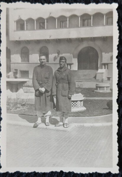 Fotografie, Doi militari ai armatei romane, in spital la recuperare dupa ce au fost raniti in cel de-al doilea razboi mondial