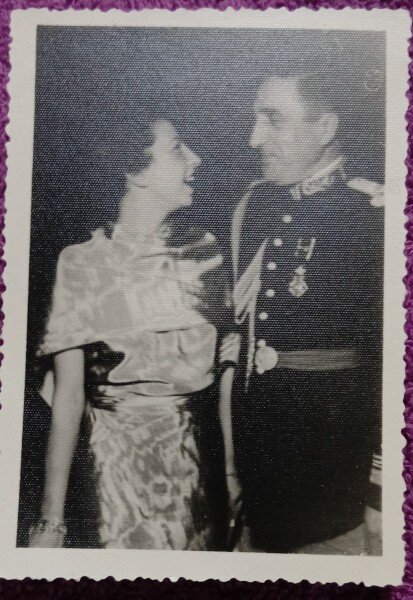 Fotografie, Generalul Victor Dombrovski alaturi de o tanara, anii 1938-1940