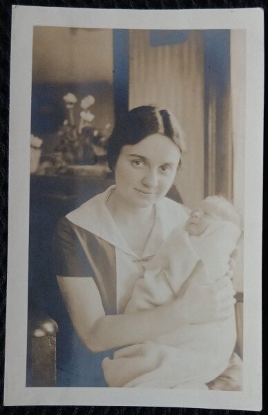 Fotografie, Geo Litarczek, parintele radiologiei romanesti, la varsta de 20 de zile, in bratele mamei sale la Boston, 1926