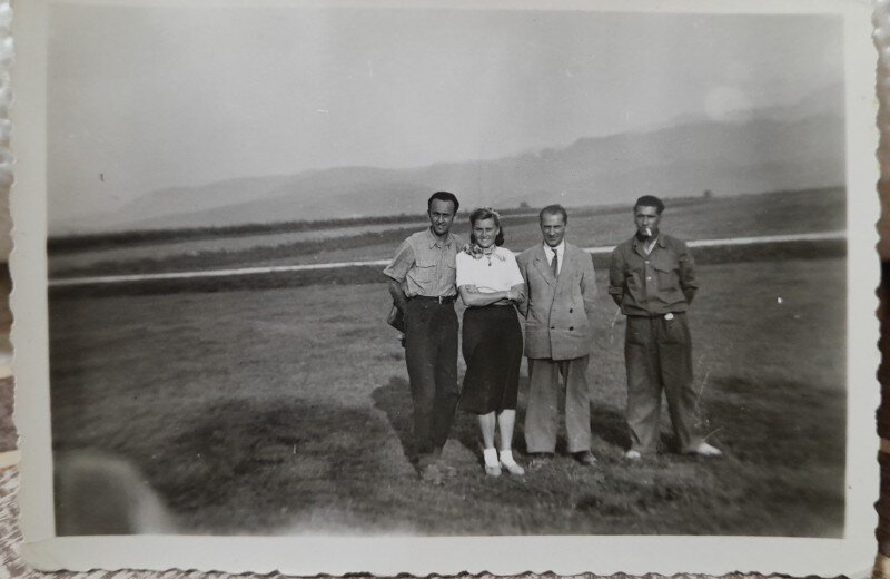Fotografie, grup in excursie la Poiana Marului, 1956