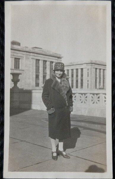 Fotografie, Mama lui Geo Litarczek, parintele radiologiei romanesti, la Harvard Medical School, 1926