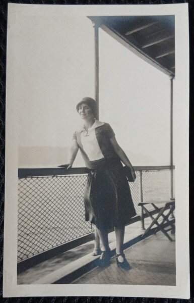 Fotografie, mama lui Geo Litarczek parintele radiologiei romanesti, pe vaporul de excursie pe Hudson, 1925