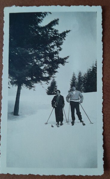 Fotografie, parintii lui Geo Litarczek, parintele radiologiei romanesti, laPredeal pe partia de schi, 1934