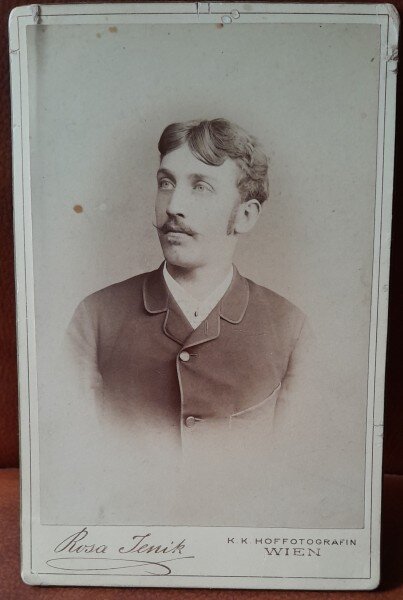 Fotografie pe carton, barbat inceput de secol XX