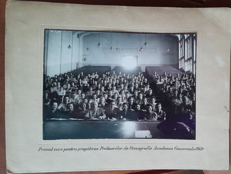 Fotografie pe carton, primul curs de pregatire al Profesorilor de Stenografie, Academia Comerciala 1940