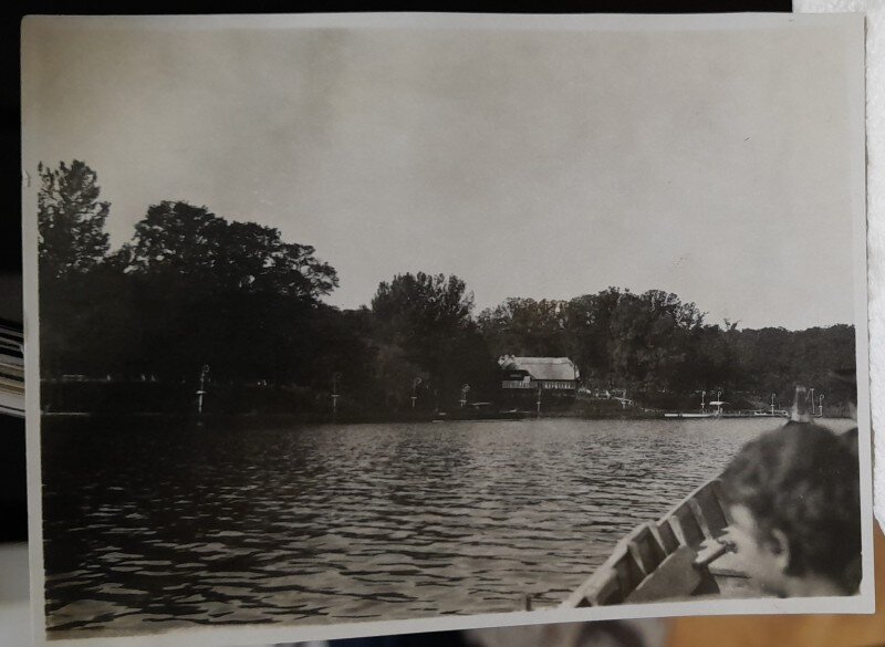 Fotografie, pe lac in Romania, 1930