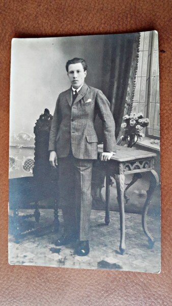 Fotografie tip Carte postala, barbat perioada interbelica