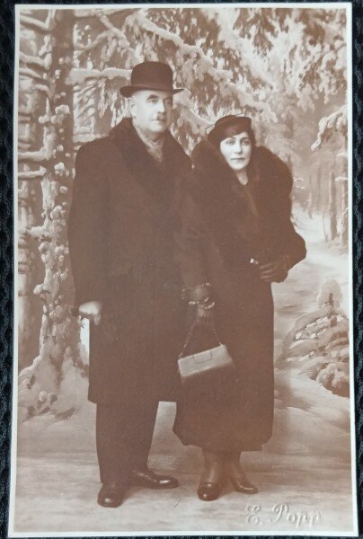 Fotografie tip Carte Postala, Barbat si femeie, iarna, perioada interbelica