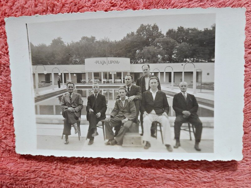 Fotografie tip carte postala, barbati la Lipova, perioada interbelica