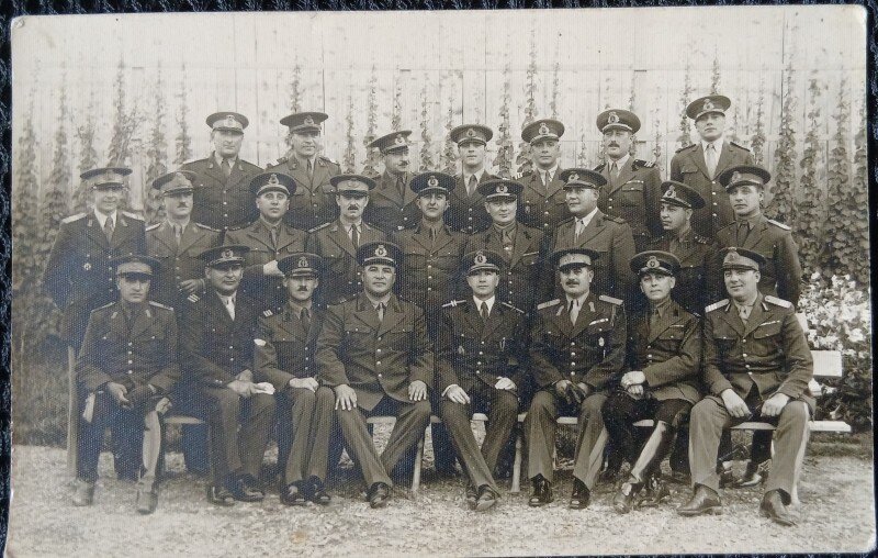 Fotografie tip Carte postala, Cadre militare, majoritar subofiteri impreuna cu un locotenent colonel, perioada celui de-al doilea razboi mondial