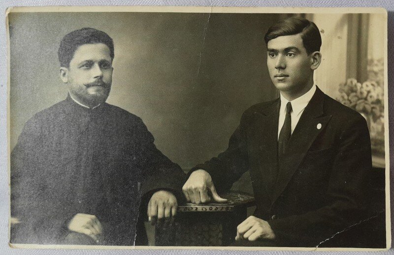 Fotografie tip carte postala, doi barbati, Chisinau 1933