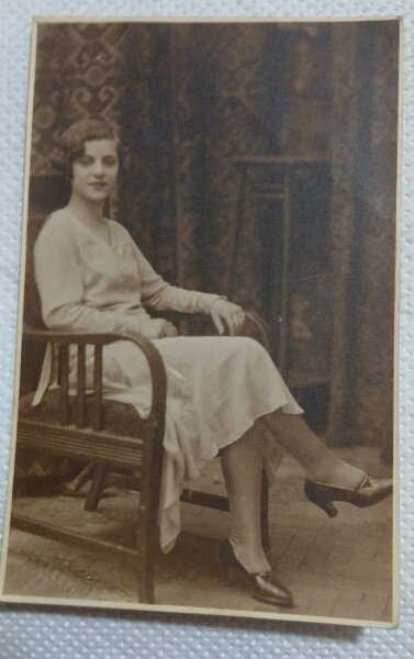 Fotografie tip Carte postala, Femeie in jilt, 1930