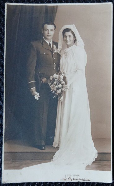 Fotografie tip Carte Postala, Militar cu mireasa sa, 1941